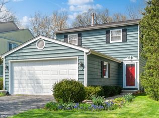 68 W Old Elm Rd, Lake Forest, IL 60045