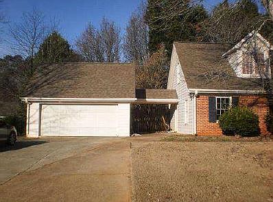 2nd image of 3621 Druids Dr SE