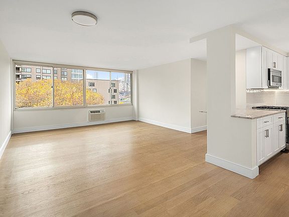 4th image of 555 Main St #805