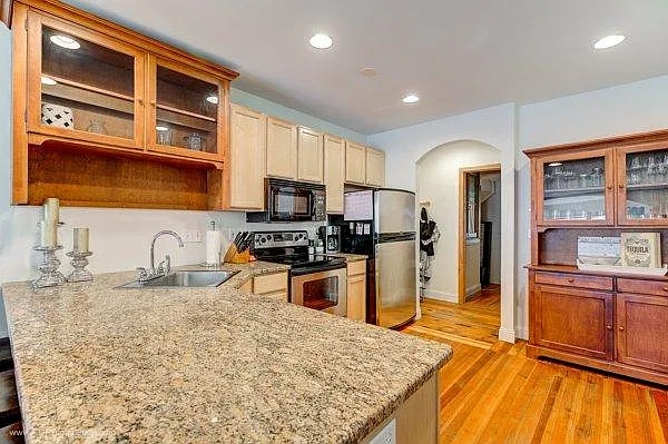 9 Waites Wharf #1 - Unit 1 — Photo 4