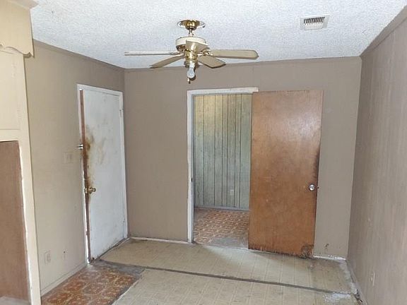 4th image of 2105 Laura St