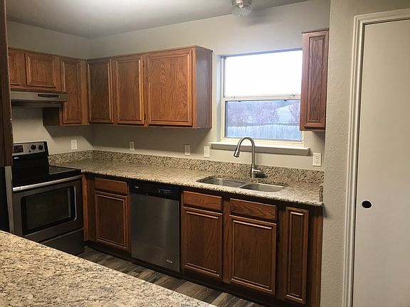 5th image of 7912 Fox Chase Dr