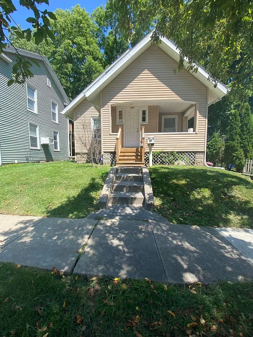 $2,295 | 3 Bedroom, 1.5 Bathroom House | Pet Friendly* | Available for August 1st, 2027 Move In! — Photo 4