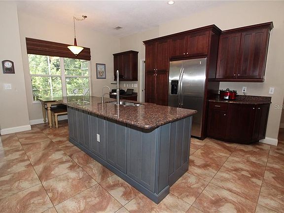 2nd image of 1045 Twin Oaks Cir