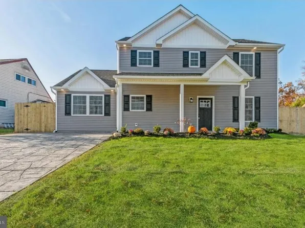 109 Wildflower Rd, Levittown, PA 19057