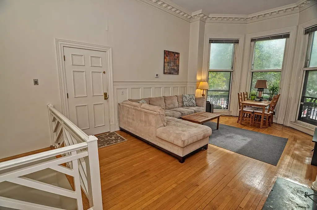 2 bed, 1.5 bath, 1300 sqft, $5,300 — Photo 1