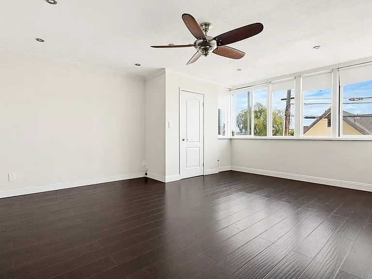 411 C Ave — Photo 3