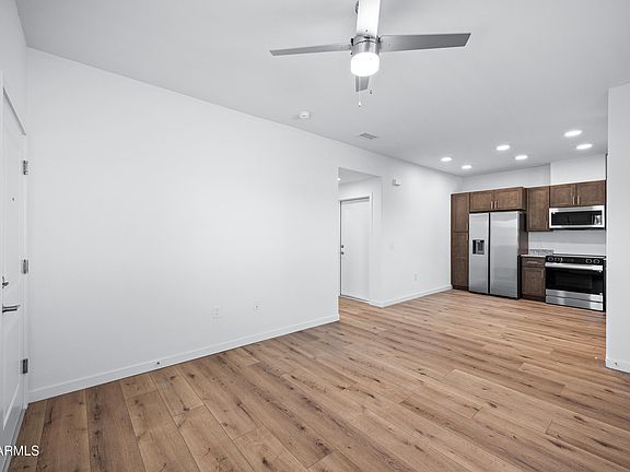 5th image of 2339 E MCARTHUR Drive