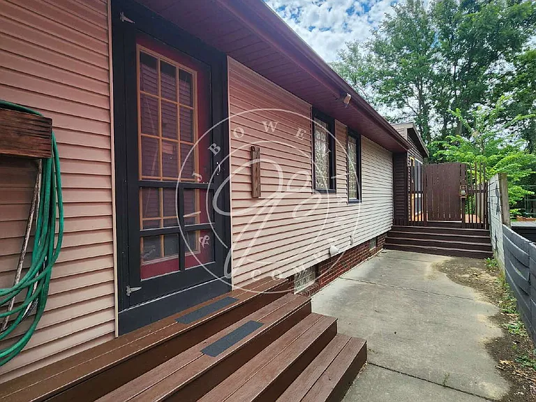 1935 Talbot St — Photo 26