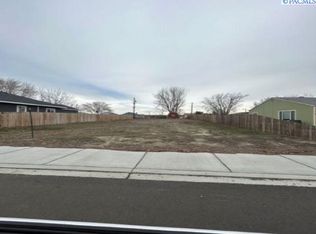 808 9th St, Benton City, WA 99320