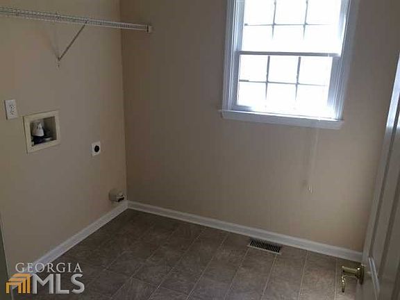 5th image of 647 Rebecca Ives Dr