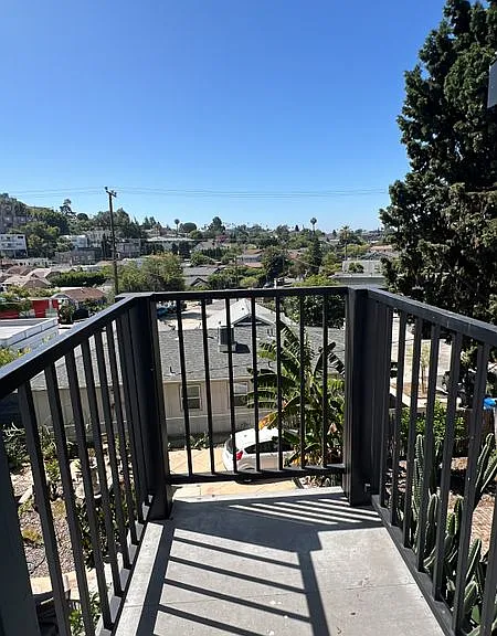 3934 Fernwood Ave — Photo 18