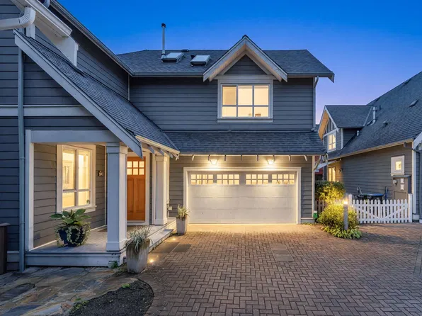 264 Holly Ave, New Westminster, BC V3M 0B3