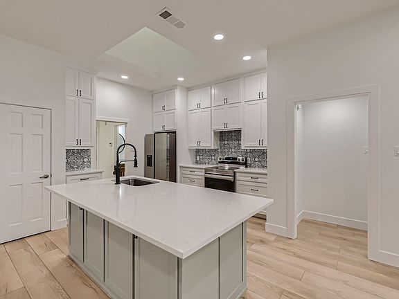 4th image of 2510 Pebble Dr