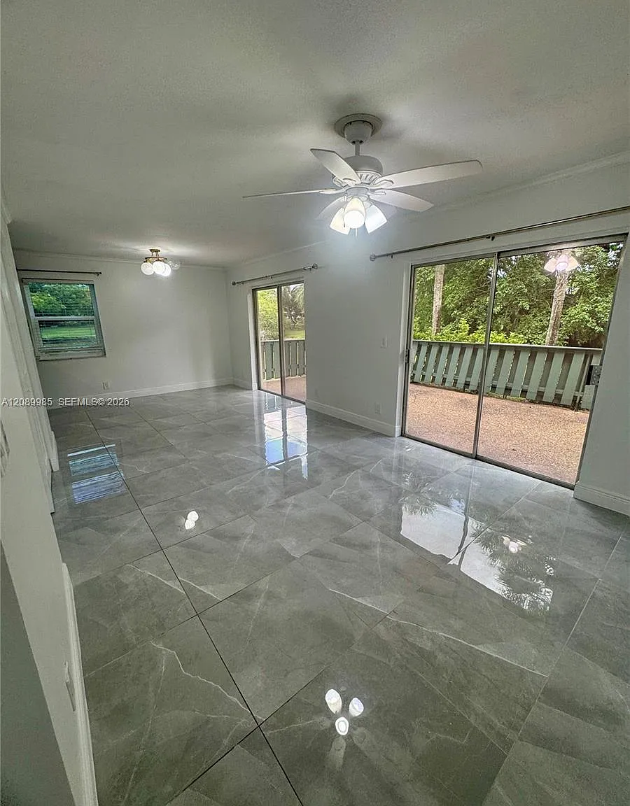 Sun And Lake Condo — Photo 2
