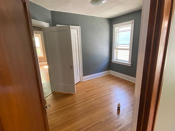 5th image of 336 Sterling Ave Floor 2