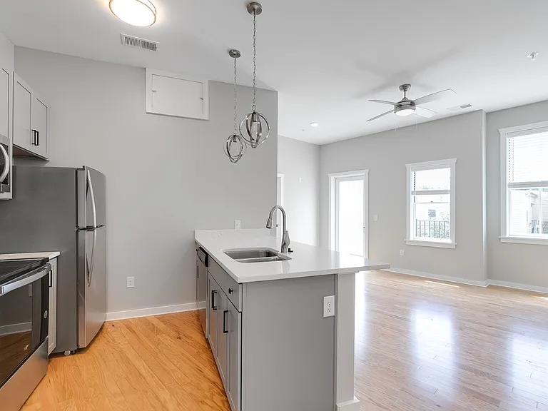 2416 Jefferson Ave — Photo 2