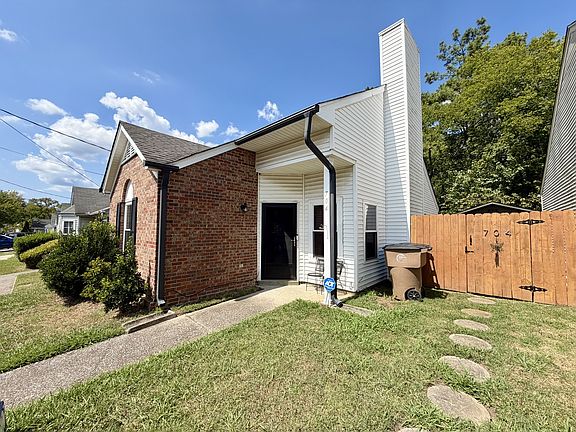 4th image of 704 Maple Pl