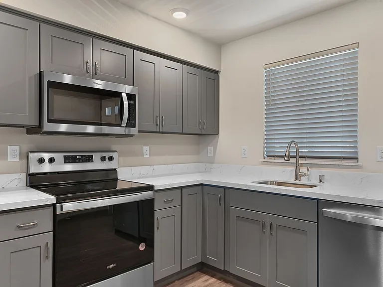 515 Telegraph Rd — Photo 3