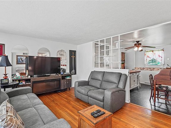 5th image of 1005 Leslie Ln