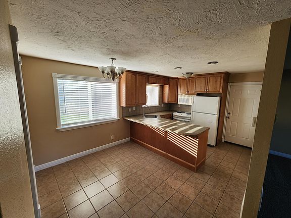 5th image of 12 Jaxon Dr