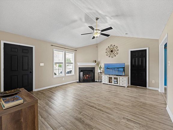 4th image of 113 Patricia Dr