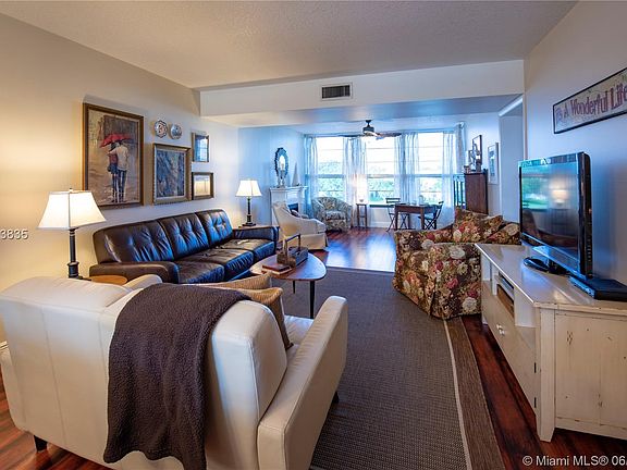4th image of 1530 Whitehall Dr APT 406