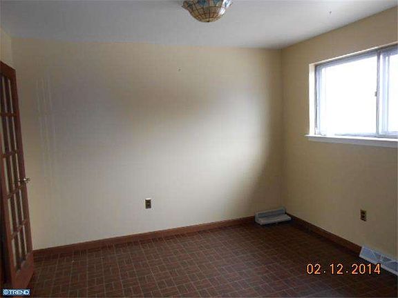 3rd image of 114 Hedgewick Dr