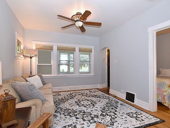 4th image of 816 Thomas Ave