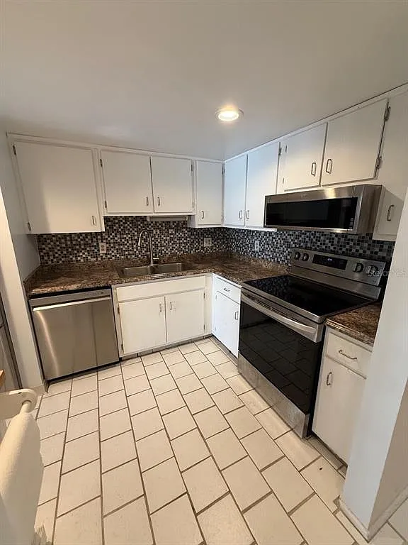 2 bed, 2.5 bath, 1252 sqft, $1,800 — Photo 3