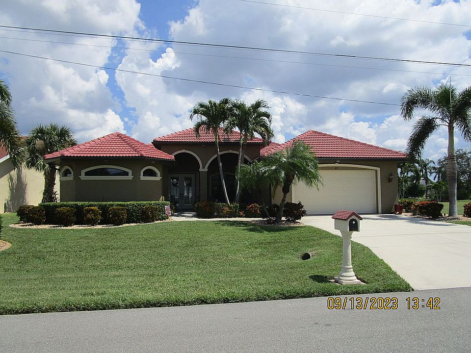 1st image of 413 SE 10th Ave