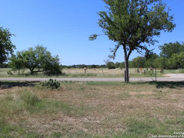 270 County Road 356, Utopia, TX 78884