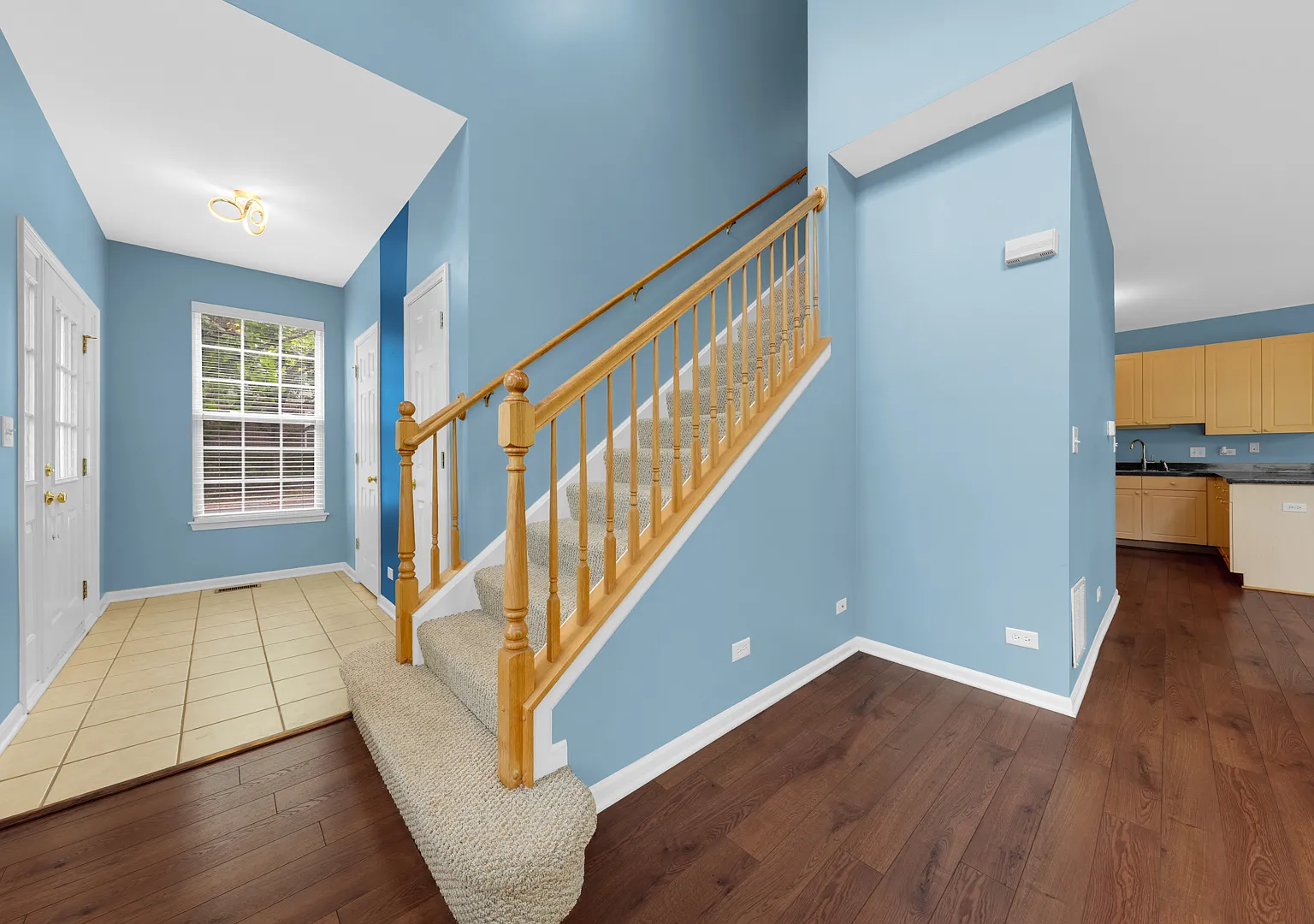 3 bed, 2.5 bath, 2565 sqft, $3,395 — Photo 4