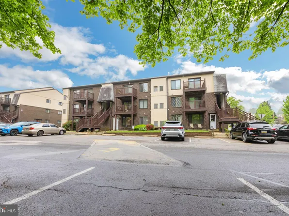 5200 Hilltop Dr APT M2, Brookhaven, PA 19015