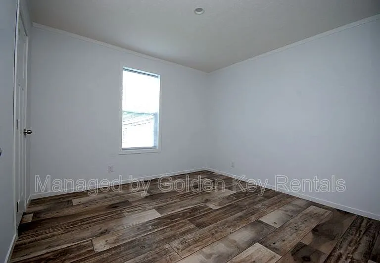 106 Lane St — Photo 9