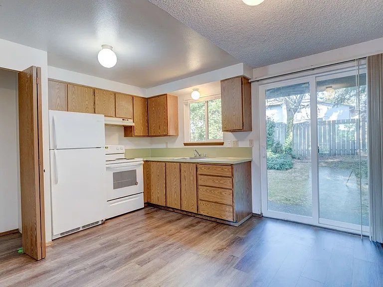 M1407: Horizons West Apartments — Photo 2
