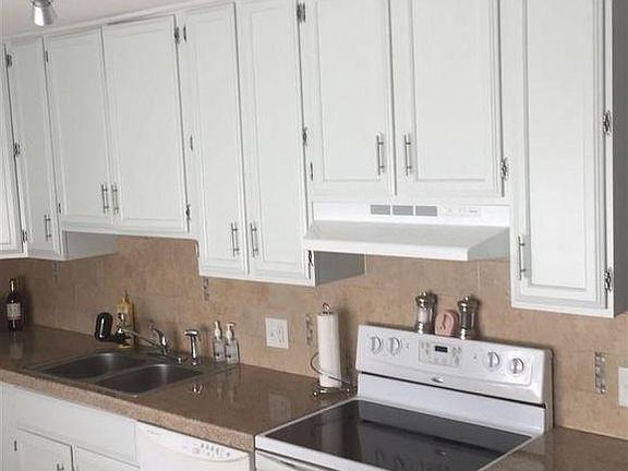 3rd image of 207 Hillcreek Dr