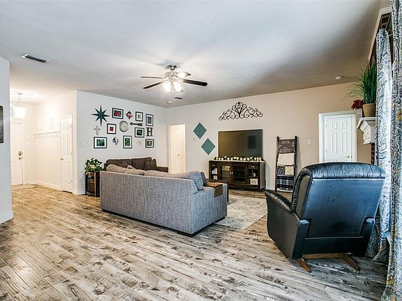 5th image of 209 Cliffdale Dr