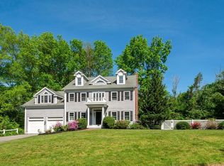 10 Sanctuary Pond Rd, Cohasset, MA 02025