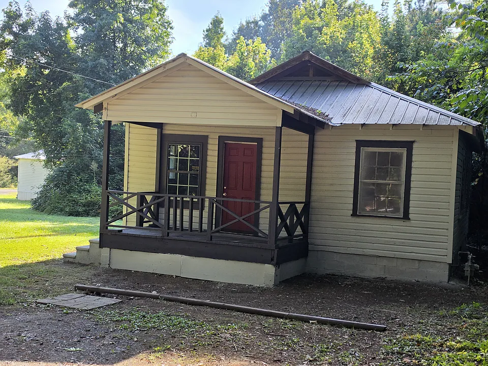 6 Edwards St SW