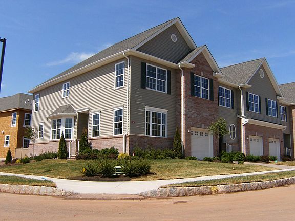 5th image of 70 Clifford Cir