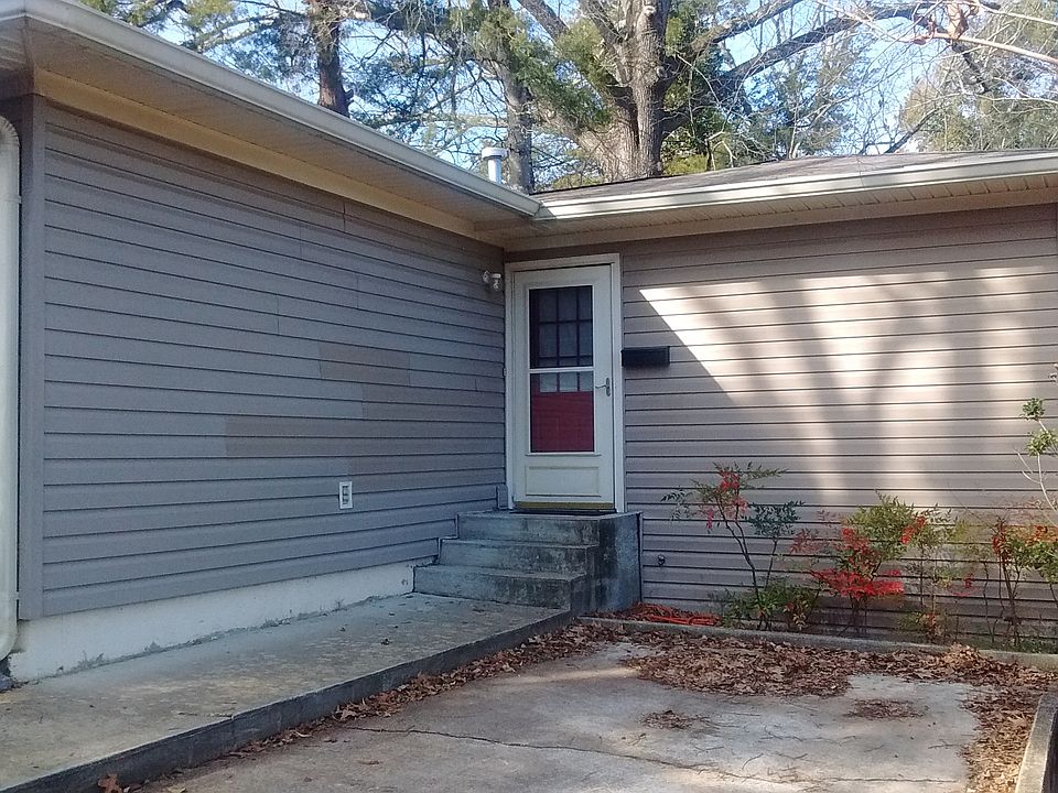 Entrance with off street parking