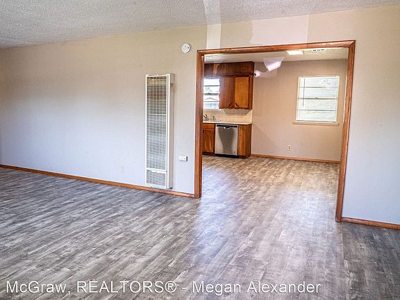 3rd image of 706 N Oak