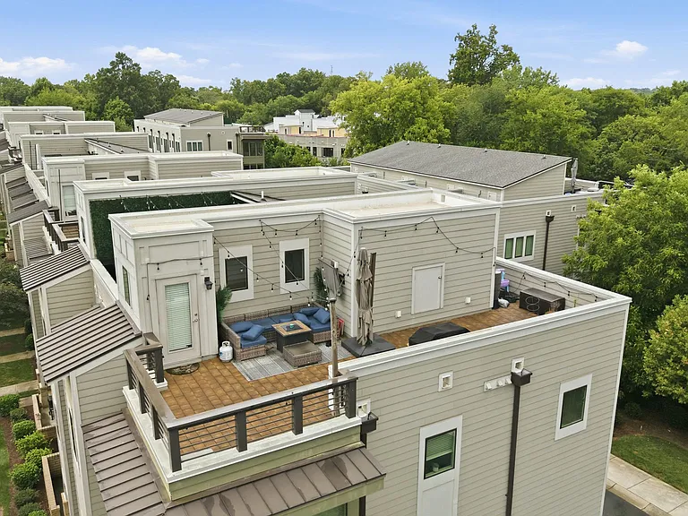 340 Uptown West Dr — Photo 14