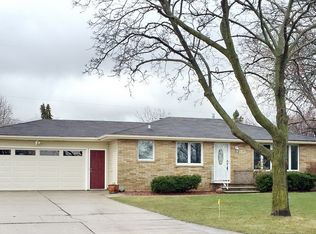 1071 Blue Ridge Dr, Green Bay, WI 54304