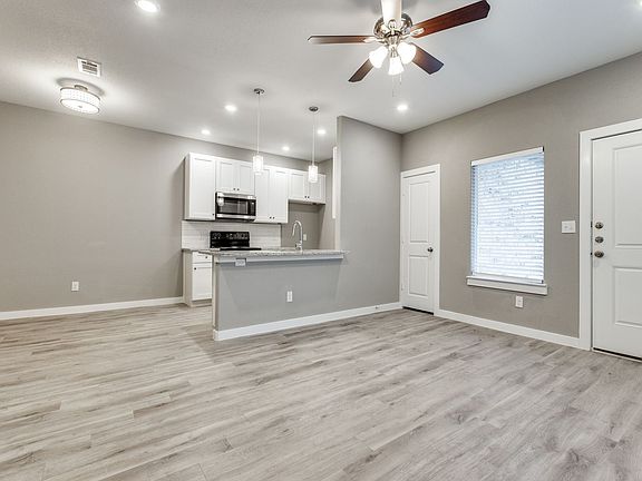 5th image of 3205-3207 Karen St