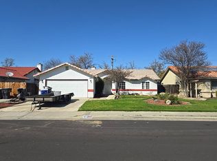 950 E Cedarwood St, Hanford, CA 93230