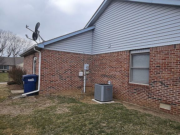 5th image of 1210 Park Circle Dr