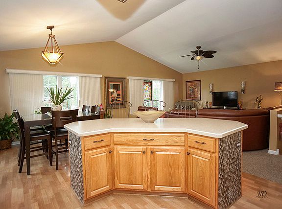 5th image of 2948 Forest Ln