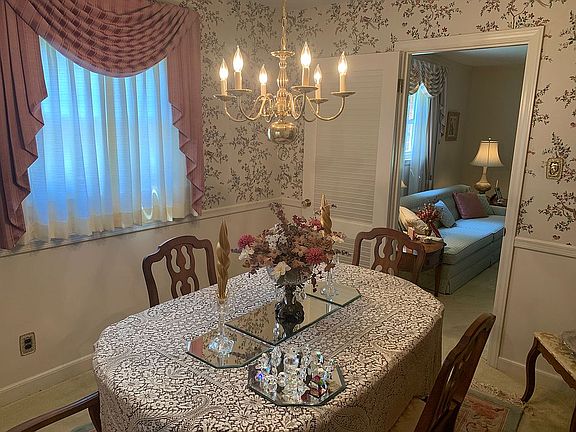4th image of 3104 Shaftsbury St